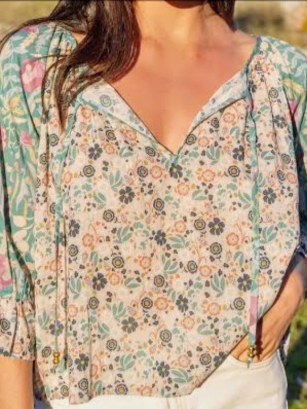 NATURAL LIFE Floral V-Neck Peasant Top in Mint & Cream